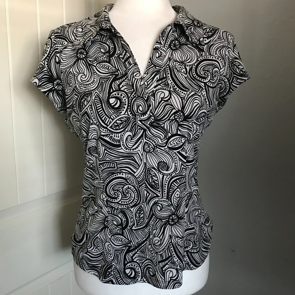 INC Short/Cap Sleeve V-Neck/Placket Black & White Jersey Collar Top. Small